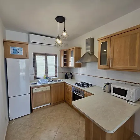 Mansions, Cozy Penthouse With Seaview & Bbq Saint Julian's