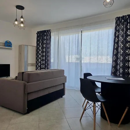 Mansions, Cozy Penthouse With Seaview & Bbq * Saint Julian's