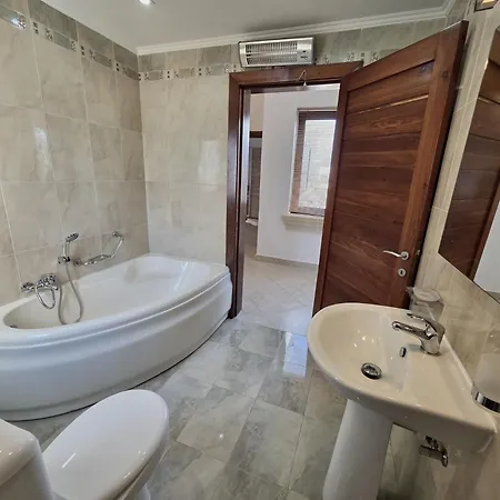 Daire Mansions, Cozy Penthouse With Seaview & Bbq *