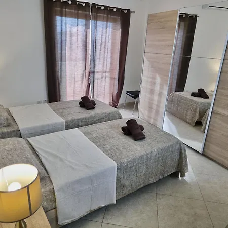 Mansions, Cozy Penthouse With Seaview & Bbq 아파트 *