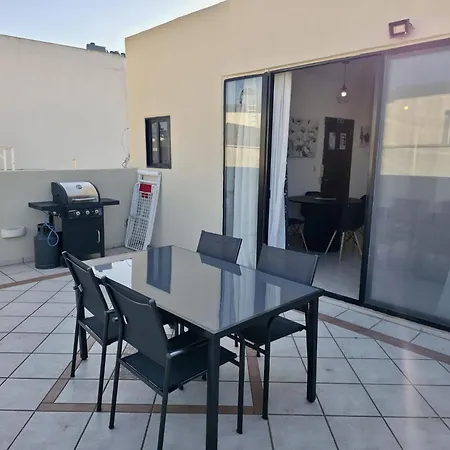 Mansions, Cozy Penthouse With Seaview & Bbq * Saint Julian's