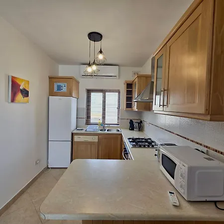 Mansions, Cozy Penthouse With Seaview & Bbq Daire